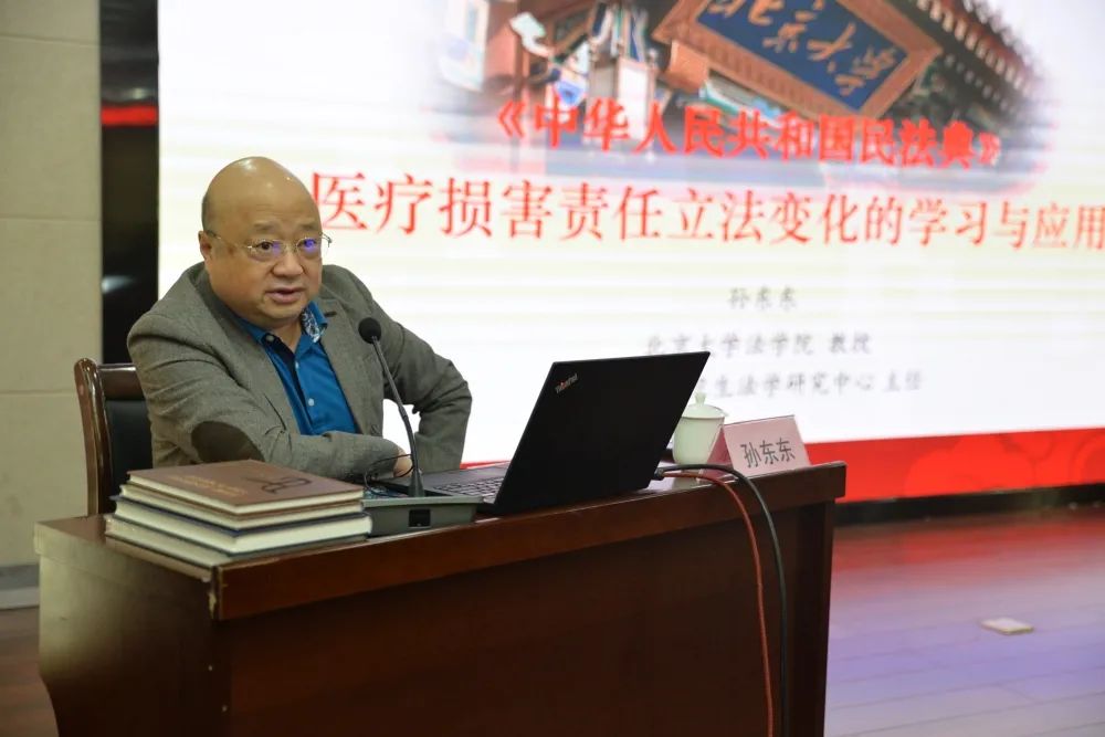 中國醫(yī)師道德建設(shè)與法律援助法學巡講在南丹縣人民醫(yī)院舉行